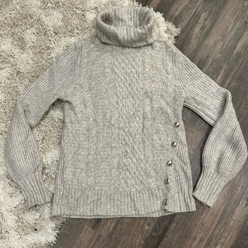 Gorgeous Liz Claiborne Grey sweater Cowl Neck Button Accents small Grey